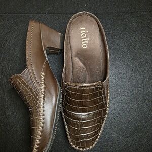 Rialto Womens Alligator Faux Leather Loafer